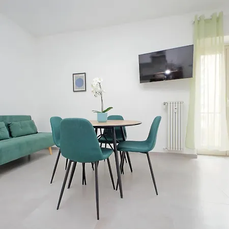 Ych- Bagnera Apartment