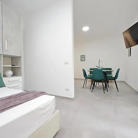 Apartment Ych- Bagnera